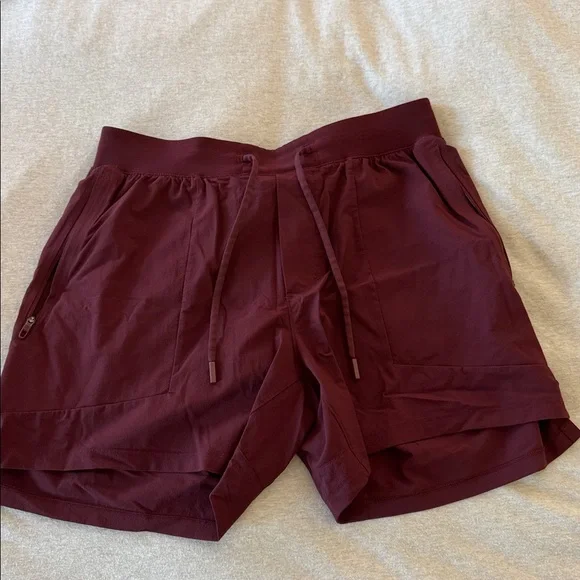 Lululemon Mens License to Train Short Size M Athletic Workout 3 excellent cond - Picture 7 of 8